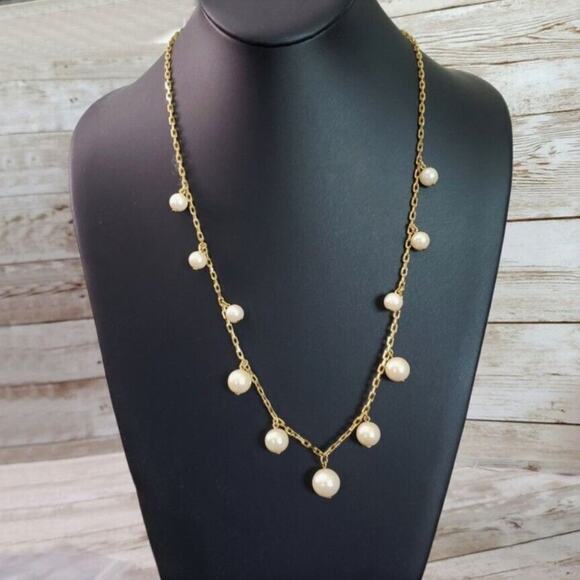 Vintage Jewelry - Vintage Necklace Faux Pearl & Gold Tone Necklace